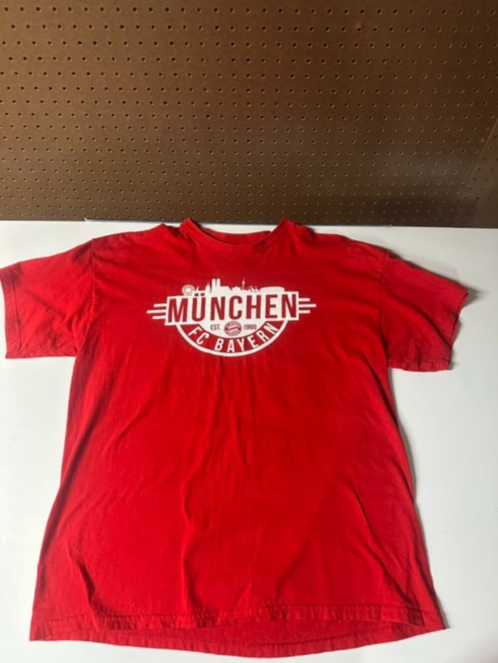 FC Bayern Munich T Shirt Mens Large Red Soccer Crest Tee